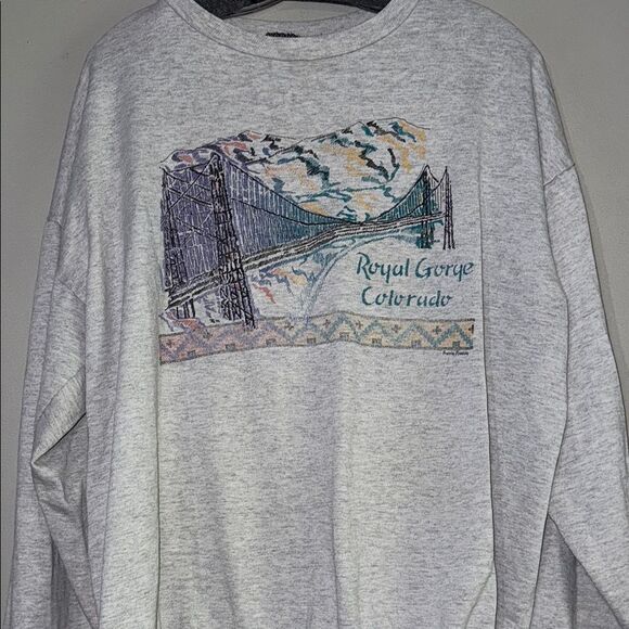 Vintage Light Heather Grey Casual Crew Neck Sweater with Graphic Elements - Picture 6 of 10